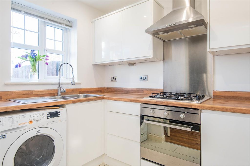 Property photo 2 of 17 Kitchen