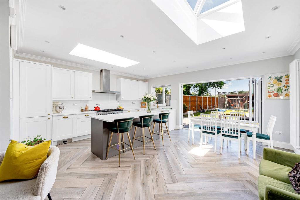 Property photo 3 of 15 51 Lynton Road-7.Jpg