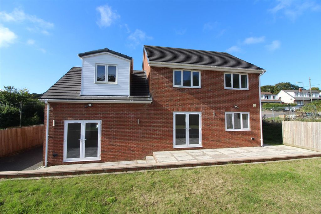 Property photo 1 of 39 Outside