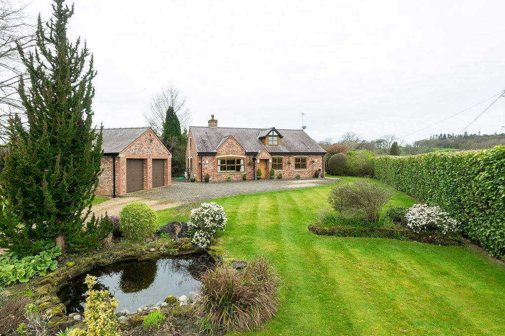 Property photo 2 of 33