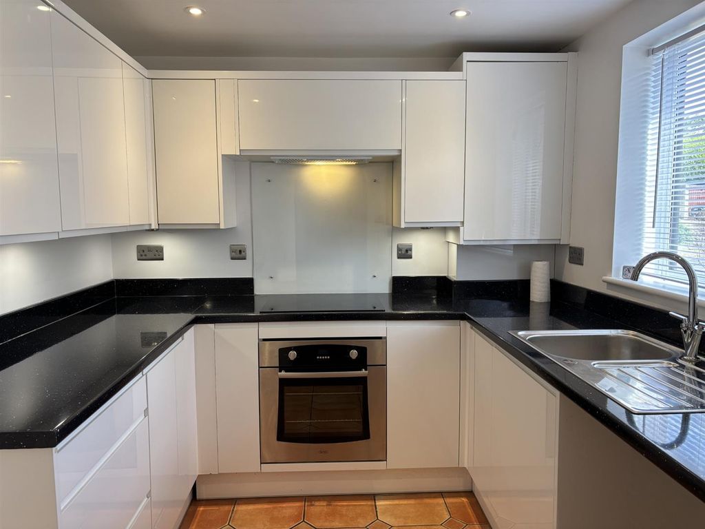 Property photo 3 of 13 Kitchen