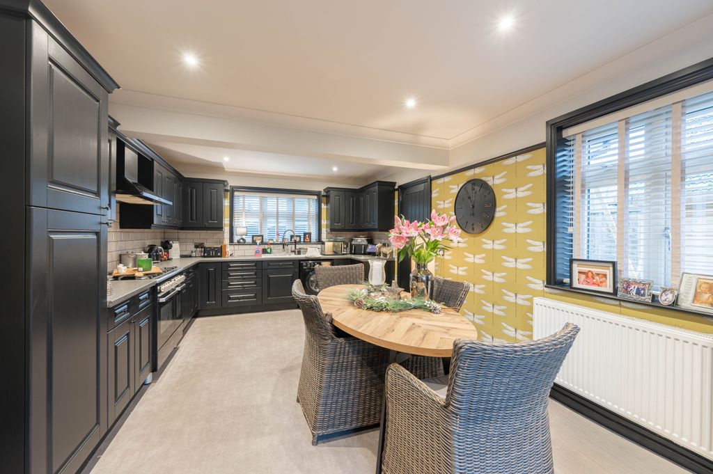 Property photo 3 of 21 Dsc_3803-Hdr