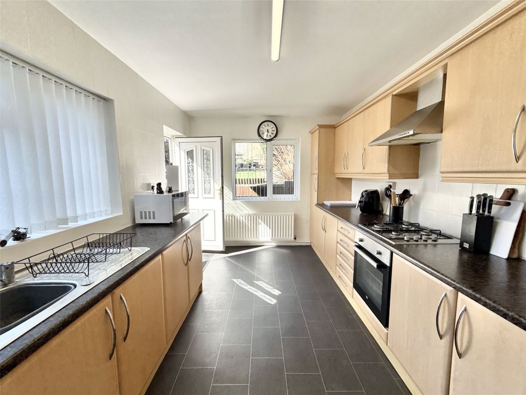 Property photo 3 of 18 Kitchen