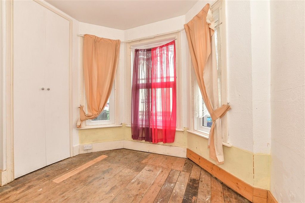 Property photo 3 of 9 Bedroom