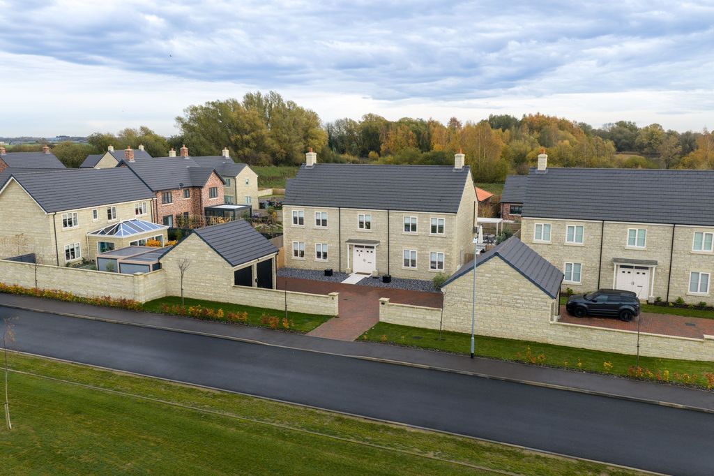 Property photo 1 of 38