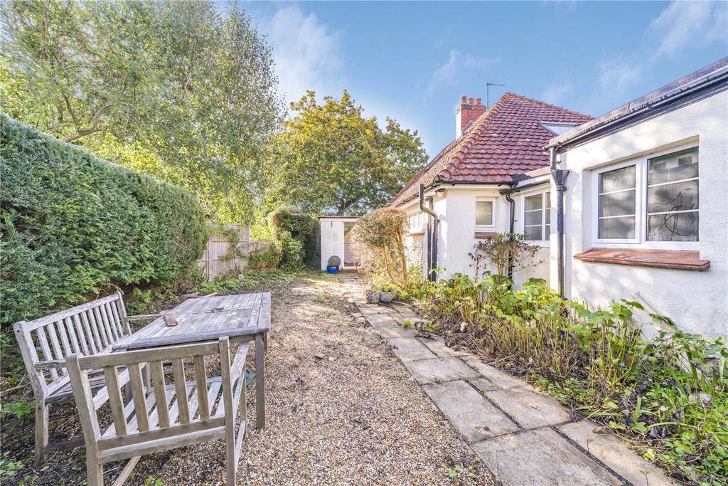 Property photo 3 of 34 Side Garden