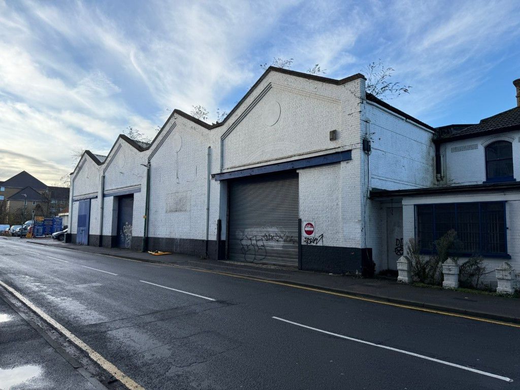 Property photo 1 of 8 Photo 7