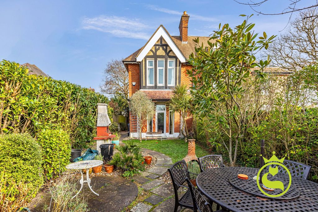 Property photo 3 of 35