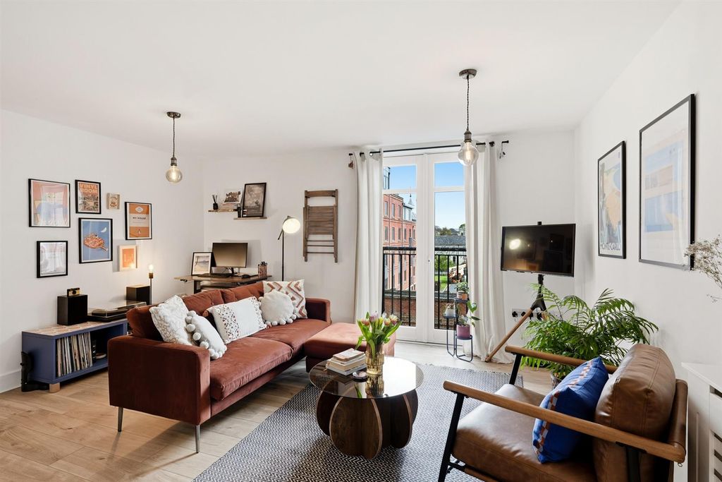 Property photo 2 of 15 192-Thepavilion-002.Jpg