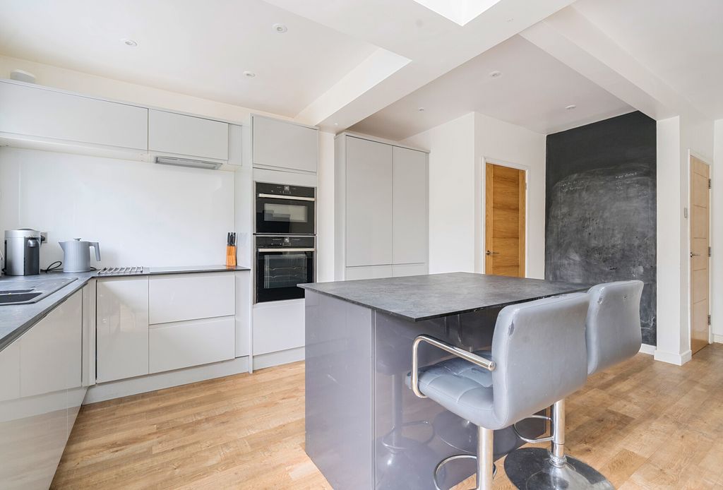 Property photo 3 of 19 Picture 3