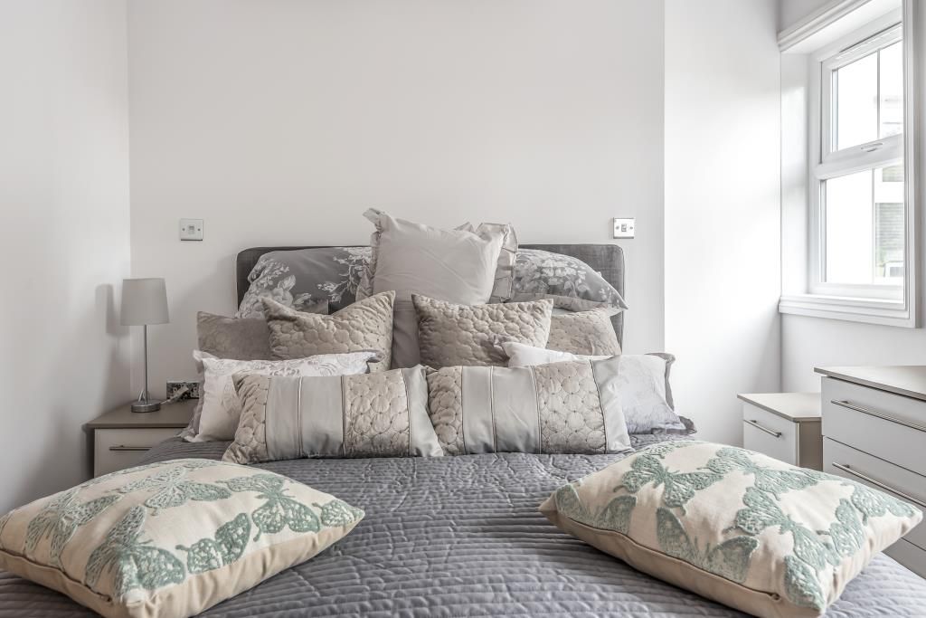 Property photo 2 of 10 Bedroom