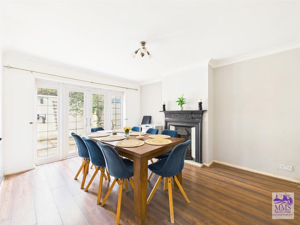 Property photo 3 of 24 Cam04098G0-Pr0147-Still005.Jpg