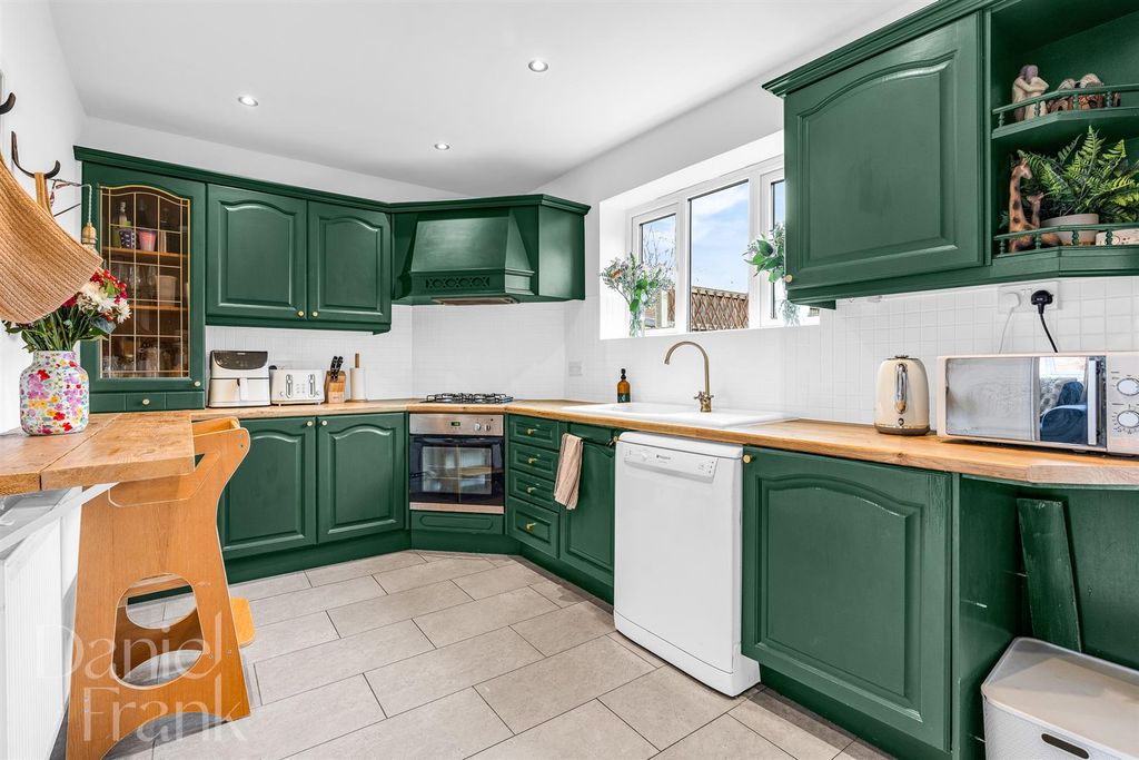 Property photo 2 of 21