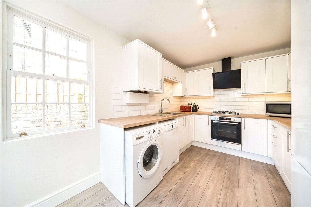 Property photo 3 of 4 Kitchen