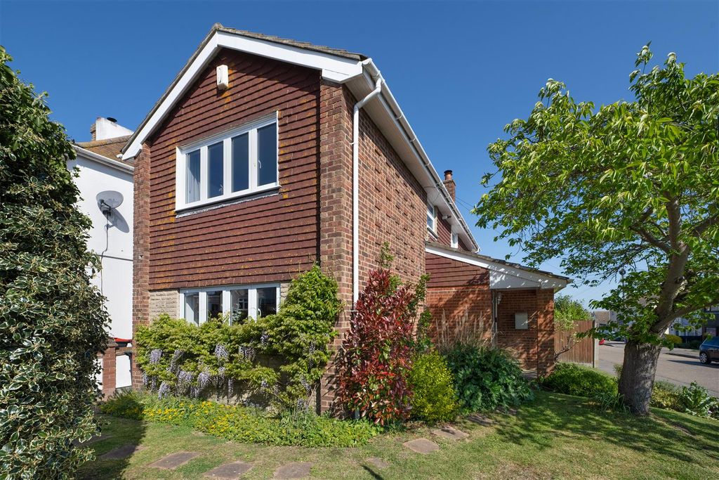 Property photo 1 of 21 Fletcher Road, Whitstable