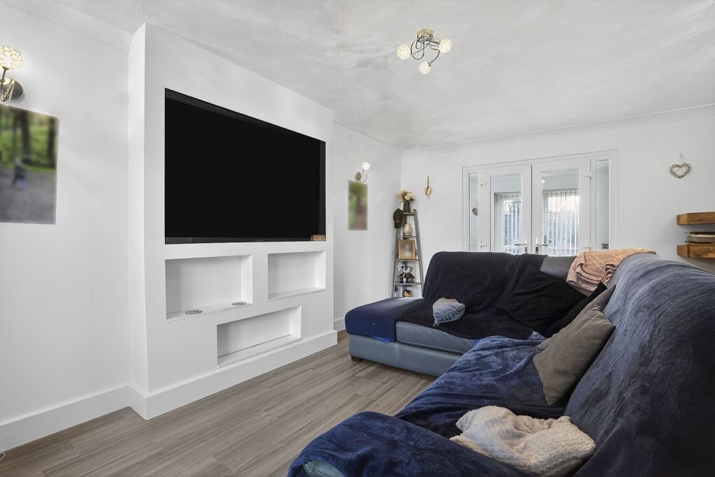 Property photo 3 of 20