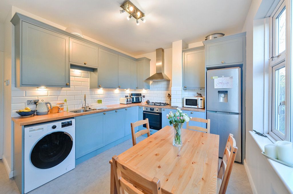 Property photo 2 of 11 Kitchen