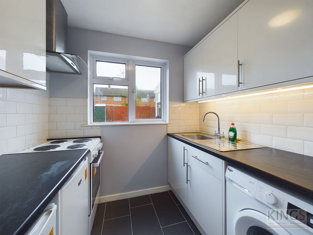Property photo 3 of 9 Kitchen