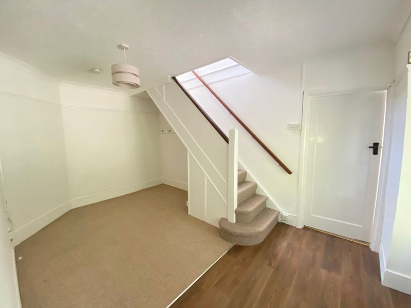 Property photo 2 of 18 Entrance Hall
