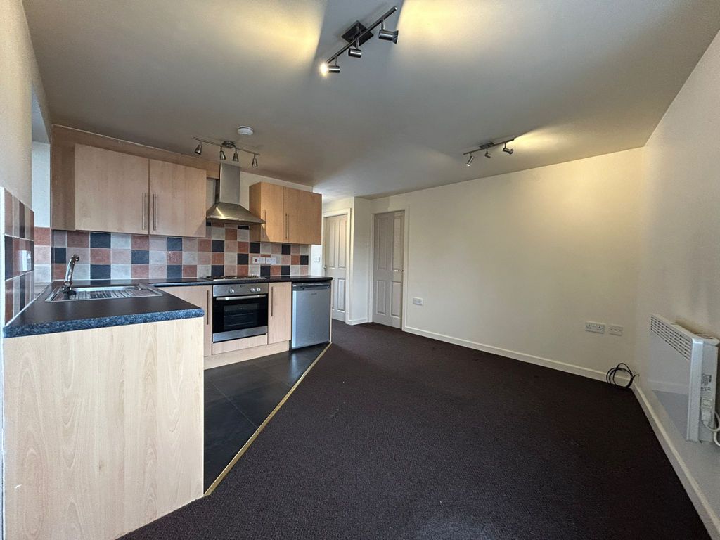 Property photo 3 of 6 Kitchen / Living
