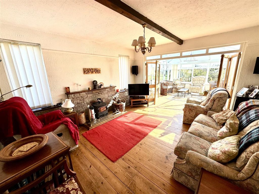 Property photo 3 of 18 Living Room