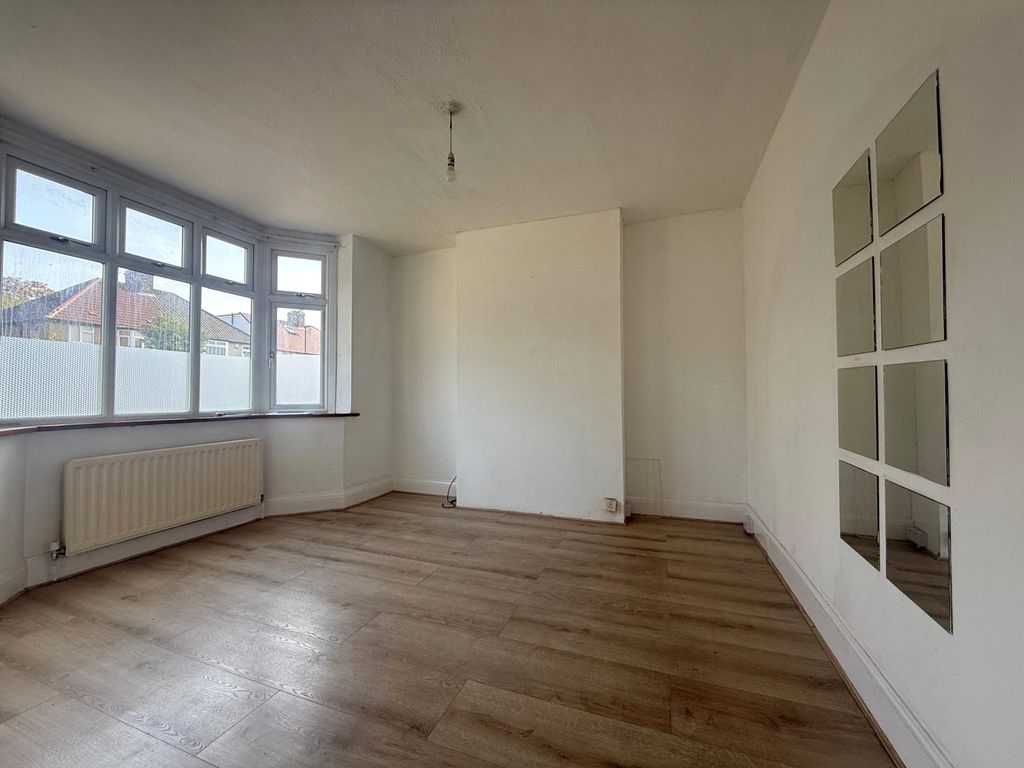 Property photo 2 of 9 Picture No. 15