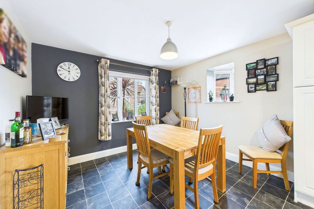 Property photo 3 of 23