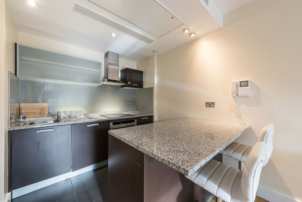 Property photo 3 of 10 Kitchen