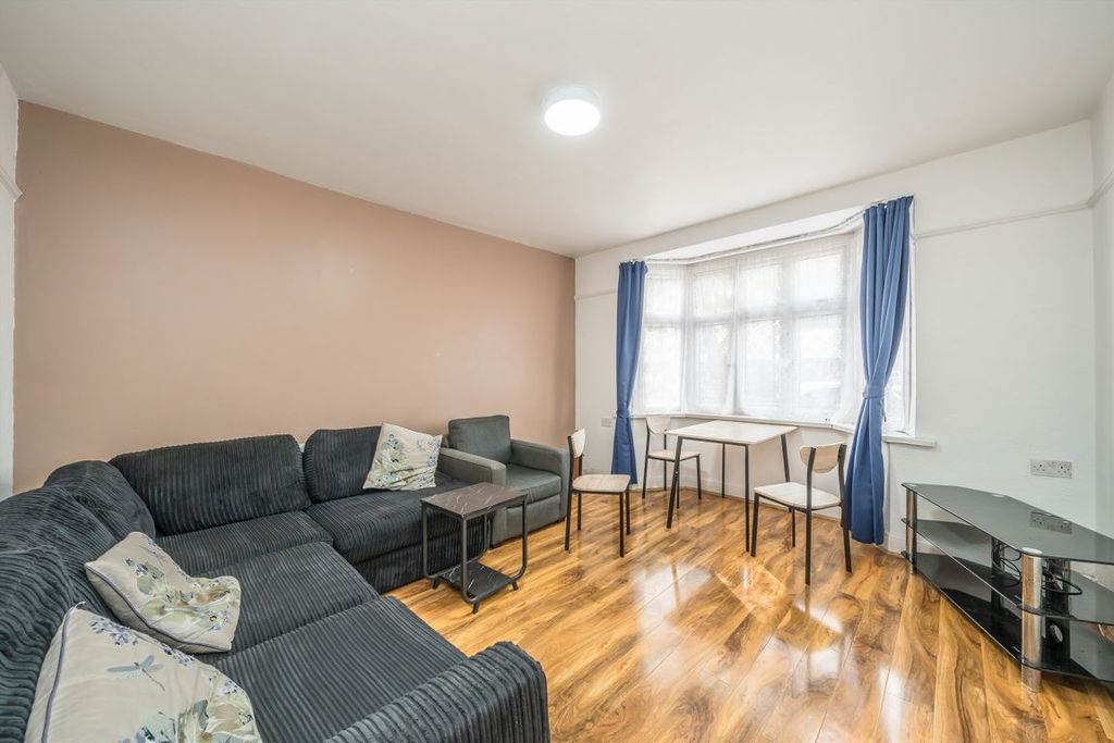 Property photo 2 of 7