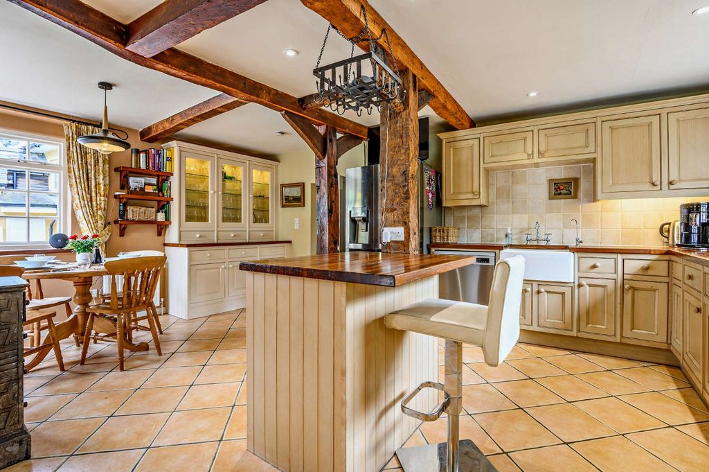 Property photo 2 of 22 Kitchen/Breakfast