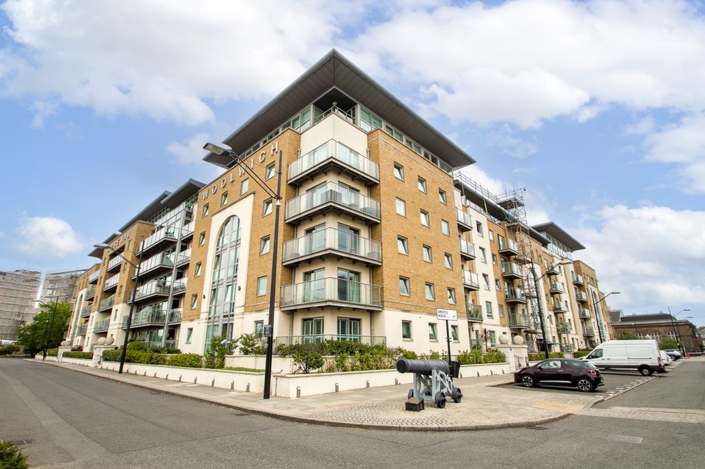Property photo 1 of 11 Two Bedroom Apartment In Royal Arsenal