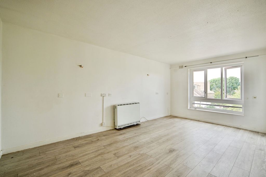 Property photo 3 of 16 Pbox-Img.Jpg