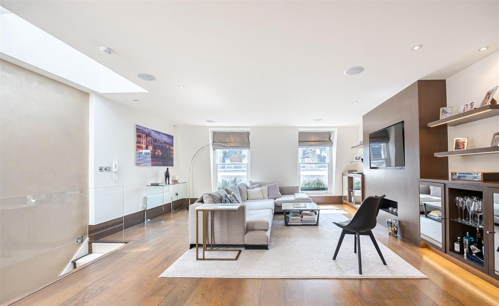 Property photo 3 of 15 Collingham Place 3_41-11.Jpg