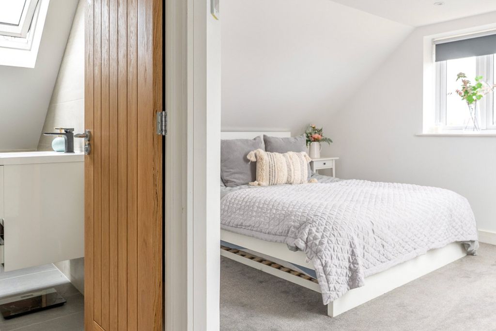 Property photo 2 of 4 Bedroom