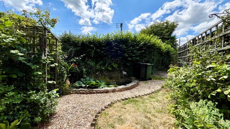 Property photo 3 of 12 Garden