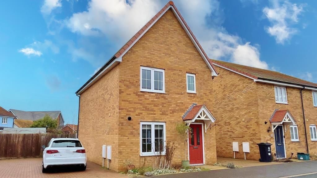 Property photo 1 of 19 Outside - Front