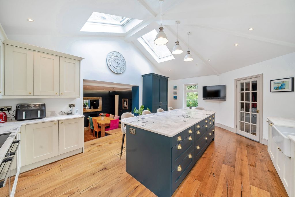 Property photo 2 of 41 2