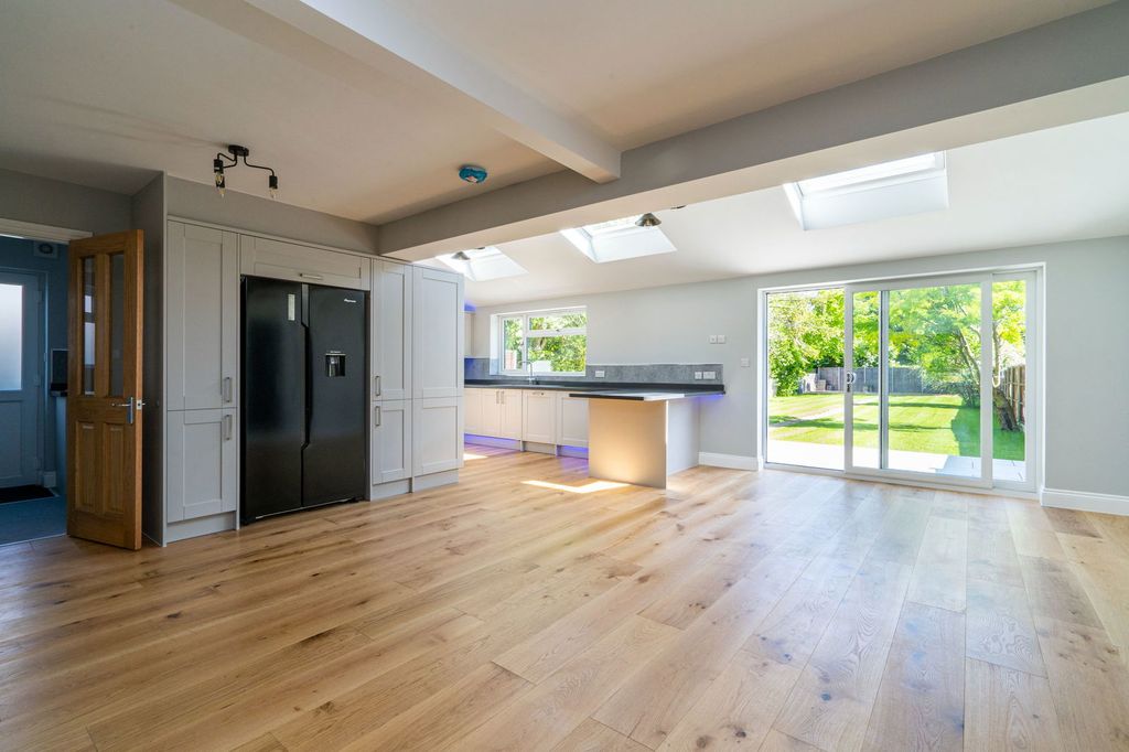 Property photo 2 of 21