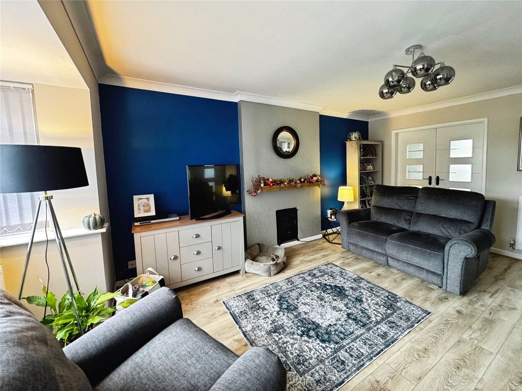 Property photo 2 of 24 Lounge