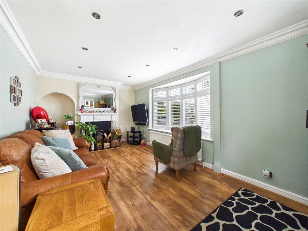 Property photo 3 of 11 Picture No. 27