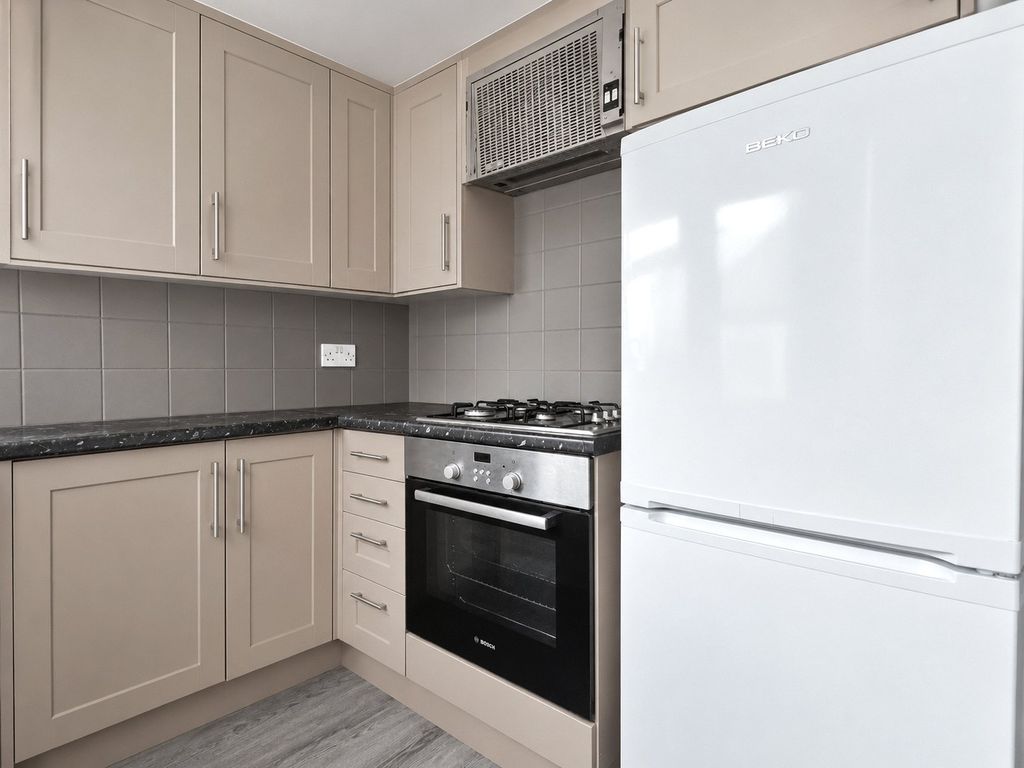 Property photo 3 of 10 Kitchen