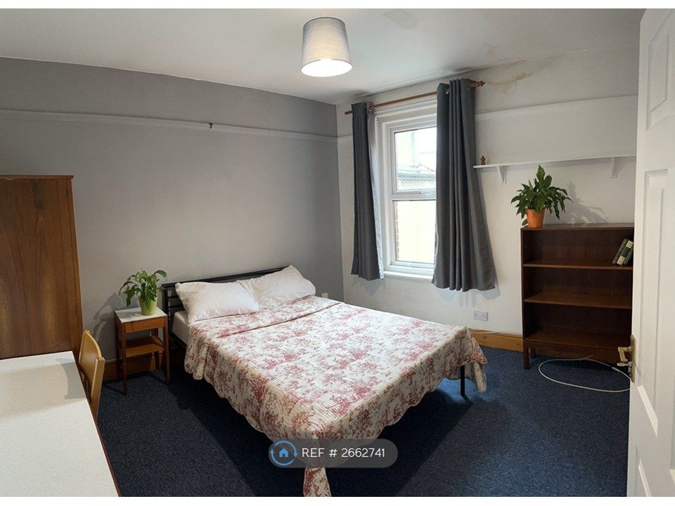 Property photo 2 of 10 Bedroom