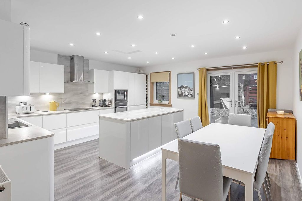 Property photo 1 of 23 Kitchen/Diner