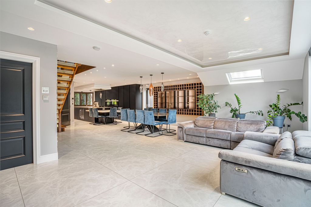 Property photo 2 of 25 Living Room