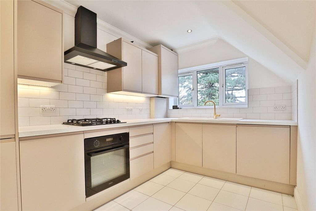 Property photo 3 of 17 Picture No. 16