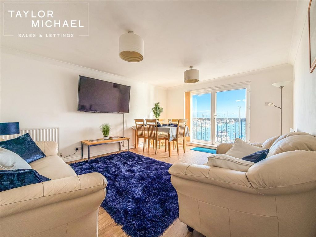 Property photo 1 of 17 Living Room