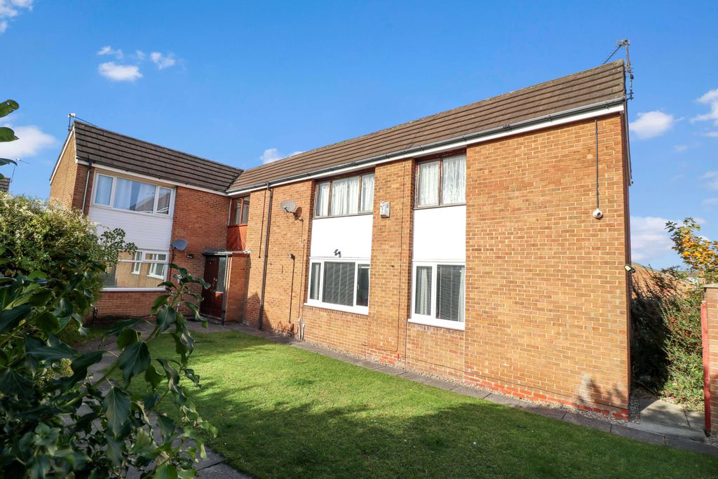 Property photo 1 of 11 40 Conifer Close, Ormesby, Middlesbrough, Cleveland, Ts7 9Pl