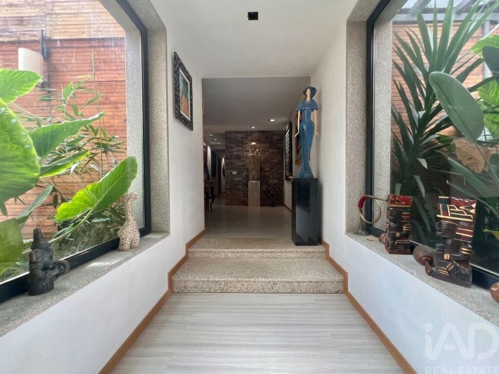 Property photo 2 of 38