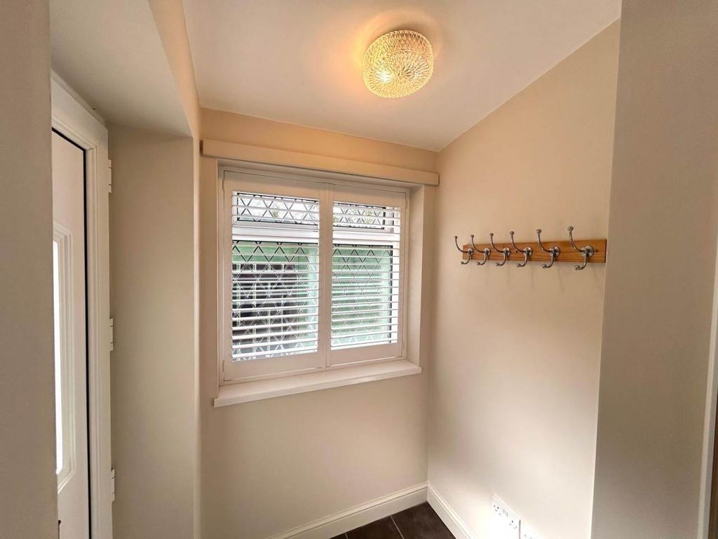Property photo 2 of 17 8