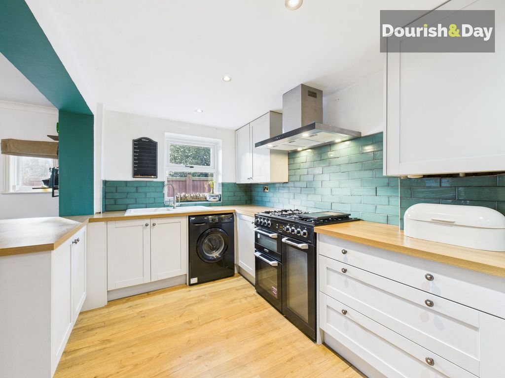 Property photo 3 of 23 Kitchen